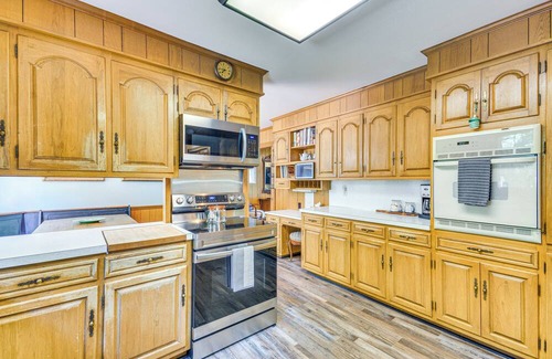 Thomasville House | 2 Mi to Main St Thomasville: Family Home w/Games
