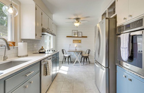 Clintonville House | 3 Mi to Ohio State: Updated Home w/Yard!