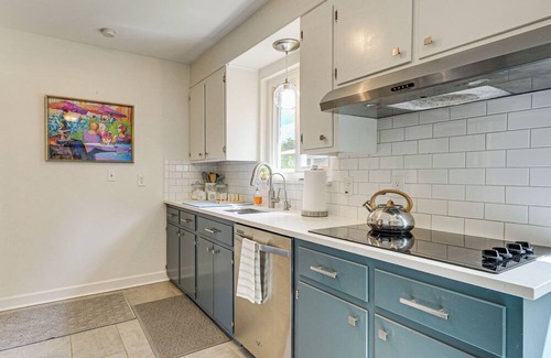 Clintonville House | 3 Mi to Ohio State: Updated Home w/Yard!