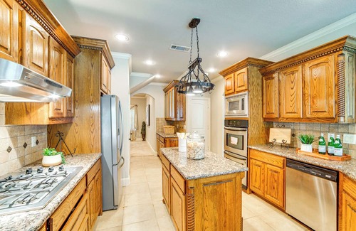 Sunnyvale House | Spacious Texas Retreat w/Community Pool
