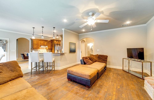 Sunnyvale House | Spacious Texas Retreat w/Community Pool