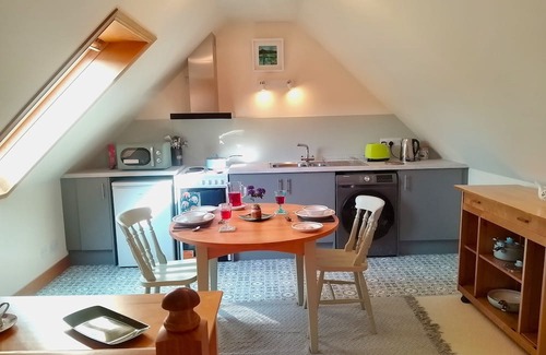Inverurie Apartment | Cosy apartment in beautiful rural Aberdeenshire, convenient for shire and city.