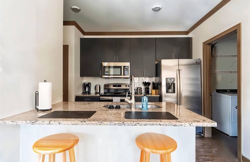 Middletown Apartment | Boulevard Stays Stylish 1BR Secure Parking, Pool & Gym
