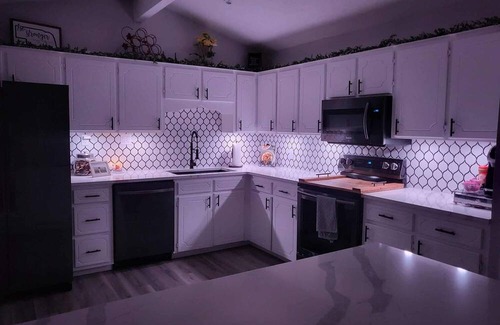 Omaha House | Charming 3-bedroom house in lovely Omaha. For Families, backyard, and parking.