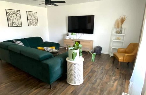 Umatilla House | Contractor-Friendly Stay Near Highway