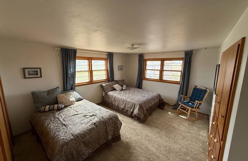 Lovell Other | Farmhouse with a pool, hot tub and parking. Between Cody and the Big Horn Mts