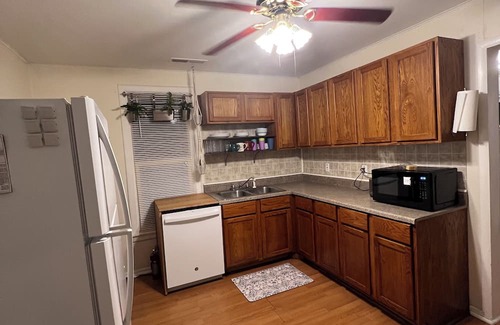 Ottawa House | Delightful 3-bedroom house in Ottawa close to amenities