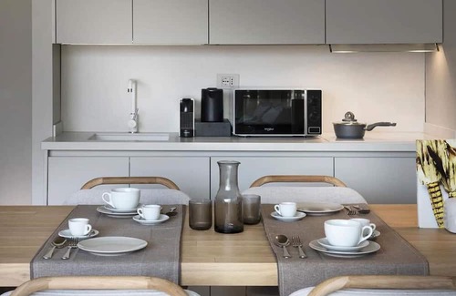 Peschiera del Garda City Centre Apartment | Apartment 'Palazzo Cordigero - Bastioni' with Canal View, Wi-Fi and Air Conditioning