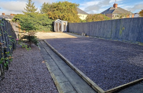 Swindon House | Roomy homes with big garden near Designer Outlet