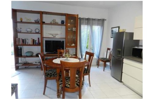Laree Cottage | Gîte 'Gite Isis' with Private Terrace, Shared Garden and Wi-Fi