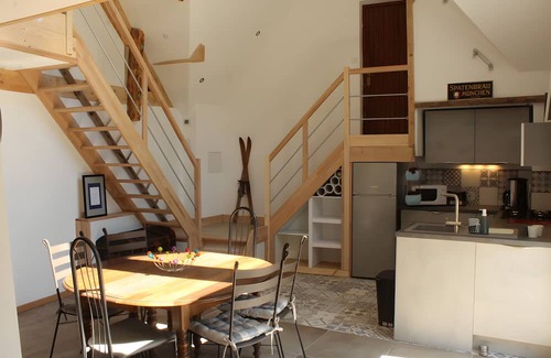 Les Cotes de Corps Cottage | Cottage 'Le Grand Gîte' with Lake View, Private Terrace and Wi-Fi