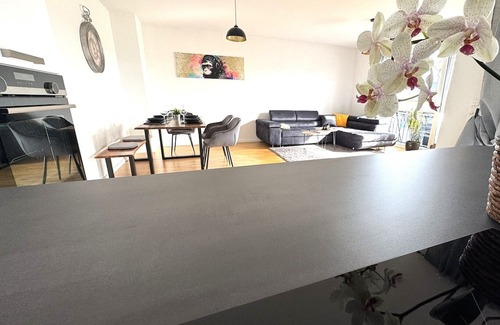 Unteraurach Apartment | Upscale living with balcony, parking space and less than 10 minutes to the city center