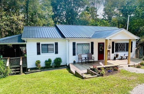Vincent Cottage | Cozy 2BR/2BA Cottage with Hot Tub, Fire Pit & Fenced Yard, Perfect Outdoor Space