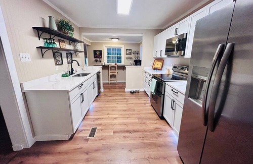 Vincent Cottage | Cozy 2BR/2BA Cottage with Hot Tub, Fire Pit & Fenced Yard, Perfect Outdoor Space