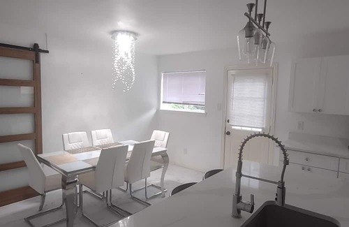 Dallas House | Modern & Elegant 3-bedroom home in Dallas, Texas.