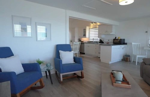 Lambton Shores Cottage | Lakeside Cottage Retreat – Stunning Sunsets & Waterfront Fun