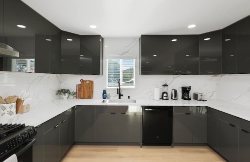 Southwest Anaheim House | Spacious 5-bedroom house near Disneyland and Knott's Berry Farm