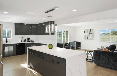Southwest Anaheim House | Spacious 5-bedroom house near Disneyland and Knott's Berry Farm