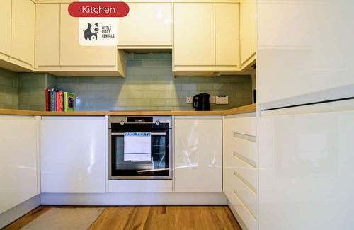 Hatfield Apartment | Bright 2BR Hatfield Gem + Parking