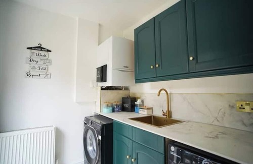 Wraysbury House | Shreem Homes! Charming home in Wraysbury!