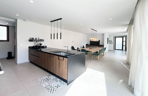 Saint-Raphael House | UCCELLI LE LUXE Heated swimming pool: