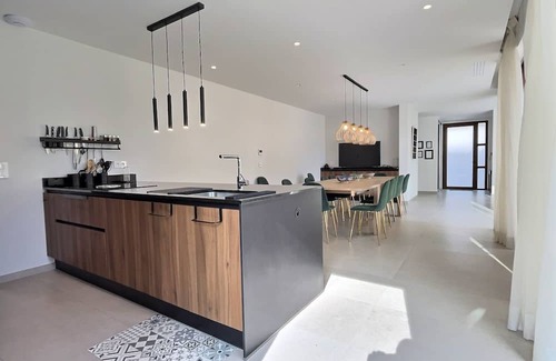 Saint-Raphael House | UCCELLI LE LUXE Heated swimming pool: