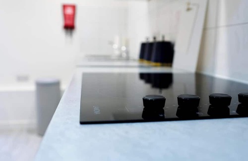 Thornton Heath Apartment | 4 Guests - Pet Friendly Retreat in Thornton Heath