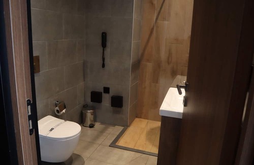 Serifali Mahallesi Bed & Breakfast | Modern, spacious suites. Close to the airport and central areas.