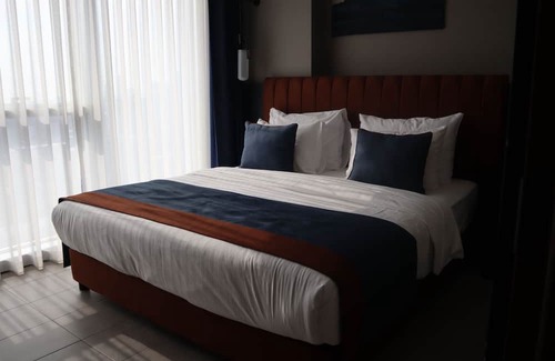Serifali Mahallesi Bed & Breakfast | Modern, spacious suites. Close to the airport and central areas.