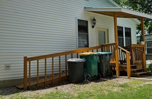 Carlyle House | Charming 2-bedroom, two bathroom house in Carlyle, pets welcome!