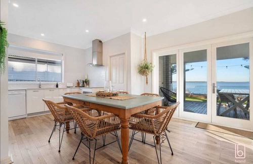 Central Coast House | Lakeside Lodge Toukley: A 3-Bedroom Home with Stunning Water Views