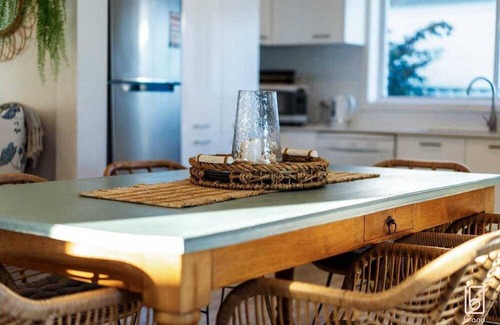 Central Coast House | Lakeside Lodge Toukley: A 3-Bedroom Home with Stunning Water Views