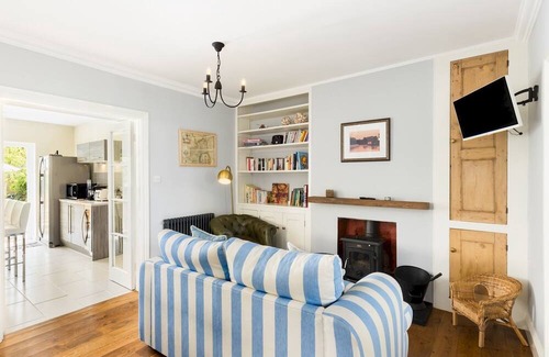 Lechlade House | Riverview House | Family home | Large garden | Pass the Keys