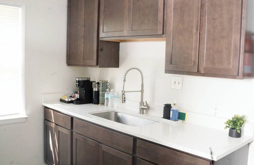 Dartmoor House | Cozy Cottage 1.5 mile to Stadium Ann Arbor