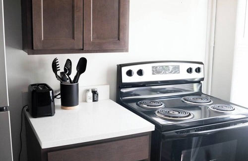 Dartmoor House | Cozy Cottage 1.5 mile to Stadium Ann Arbor