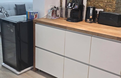 Thornton Heath House | Cosy family-friendly home, perfectly located near shops, parks, and restaurants.