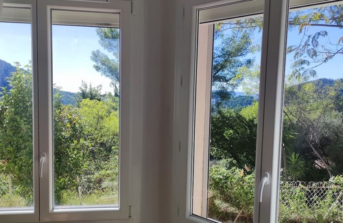 Le Revest-les-Eaux House | VILLA Sleeps up to 11, wooded area with panoramic view