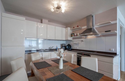 Uhldingen-Muehlhofen Apartment | Schlossbühl penthouse: exclusive accommodation with a magnificent view