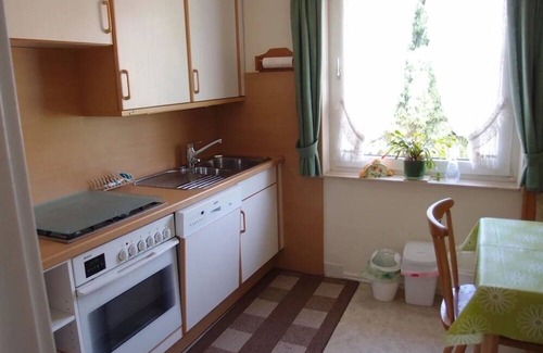 Weinheim Apartment | Holiday Apartment "Mand" with Balcony and Wi-Fi