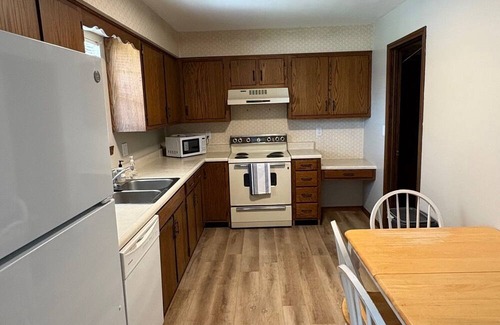 Manhattan House | Fabulous 2-bedroom house in Manhattan. Walkable to KSU.