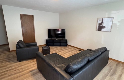 Manhattan House | Fabulous 2-bedroom house in Manhattan. Walkable to KSU.