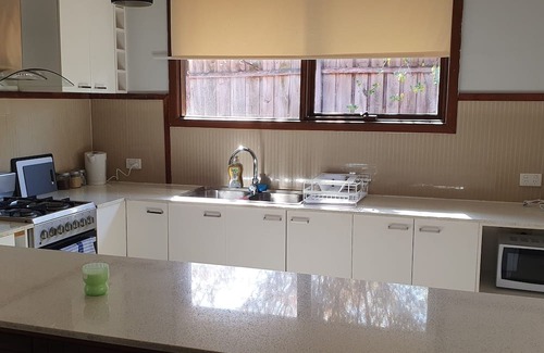 Melton House | Entire House-close to Supermarket/gym/Restaurants