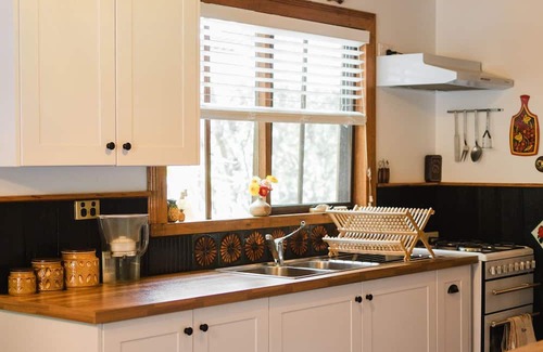 Waratah House | The Sea Shack - Your cosy coastal escape!