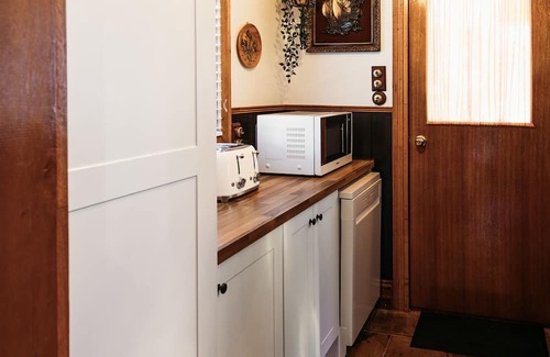 Waratah House | The Sea Shack - Your cosy coastal escape!