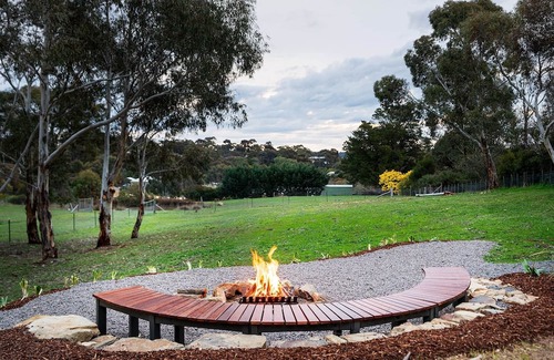 Castlemaine House | Hilltop Victorian Retreat - Firepit + Sunset views
