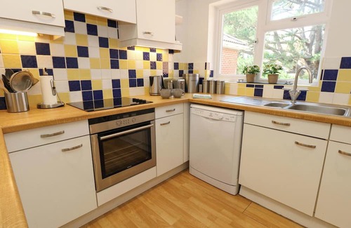 Sandbanks Cottage | CASA AL MARE, pet friendly, character holiday cottage in Sandbanks