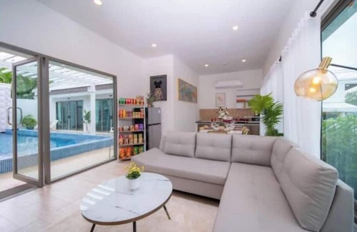 Ko Kaeo Villa | Phuket Beach 4 Bedroom 4 Private Pool Seaside Garden Villa