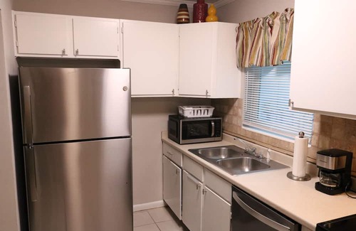 Oak Hill House | Monthly +Charming 2-bedroom/1-bath house on Westside Jax/OP