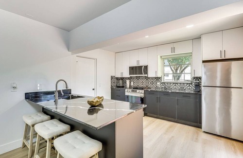 Coral Springs House | Walk to City Center: Modern Coral Springs Getaway