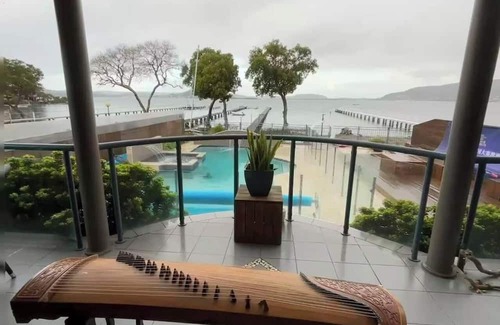 Tascott House | “Beach Paradise Villa | Private Garden & BBQ Area”